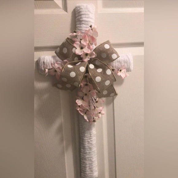 Cross Wall with Pink Dogwood flowers and tan White Polka Dot Bow. NEW - Picture 1 of 2